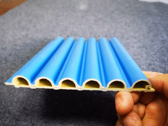 Venta al por mayor de paneles de listones de WPC, revestimiento de pared estriado, panel de rejilla de madera de PVC integrado, chapa de madera de carbón Baboo decorativo para interiores, venta al por mayor